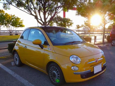 朝日を浴びる港公園のイタ車 朝日を浴びる港公園のイタ車 海,港,駐車場の写真素材