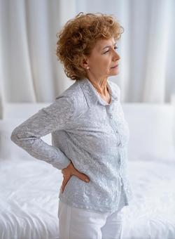 健康不安と腰の痛みの写真