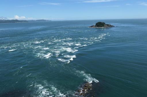 飛島へ続く潮 飛島へ続く潮の写真