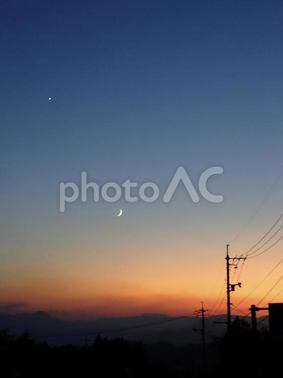 晩秋の夕暮れ 夕暮れ,夕方,秋の写真素材