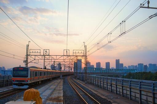 夕暮れの湾岸 駅,夕日,線路の写真素材