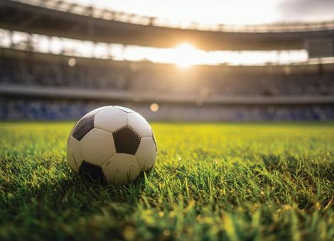 サッカーボールとスタジアムの写真