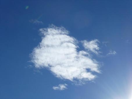 秋の空：11月上旬、午後の空A 11月3日,浮雲,雲一つの写真素材