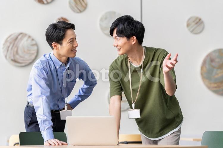 オフィスで働くエンジニア オフィス,ビジネスマン,パソコンの写真素材