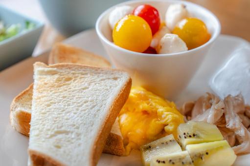 Western-style breakfast of toast and mozzarella, JPG Western-style breakfast of toast and mozzarella, JPG