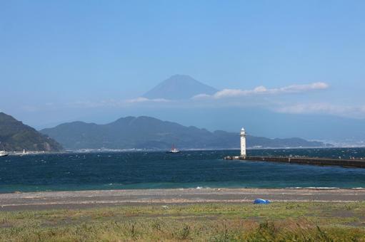 富士山とタグボート 富士山とタグボートの写真