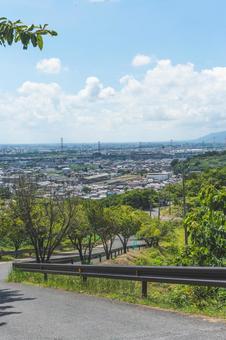 岐阜県の見晴らし良い山道と街並み 岐阜県の見晴らし良い山道と街並み 岐阜県,山道,カーブの写真素材