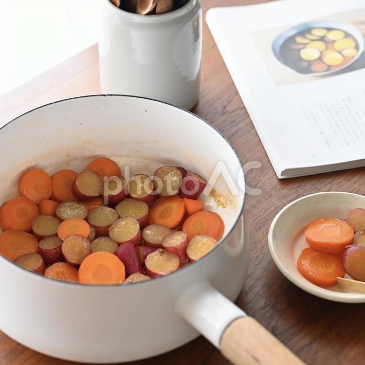 さつま芋とにんじんのグラッセ さつまいも,食事,甘煮の写真素材