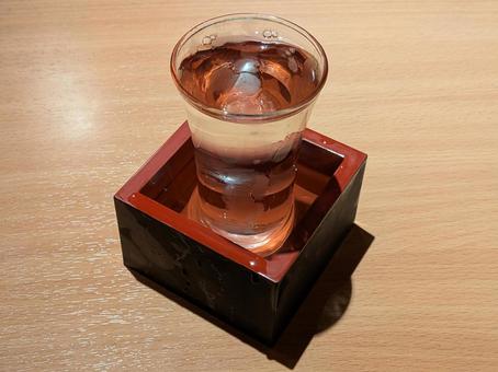 中秋の夜のもっきり 中秋の夜のもっきり 清酒,日本酒,ガラスタンブラーの写真素材