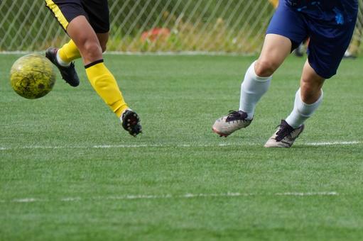 サッカー　デュエル　競り合い　攻防　試合 サッカー,コピースペース,デュエルの写真素材