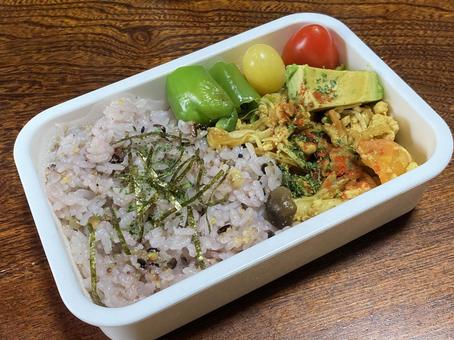 キーマカレー弁当〜鶏肉、アボカド キーマカレー弁当〜鶏肉、アボカド カレーライス,カレー,アボカドの写真素材