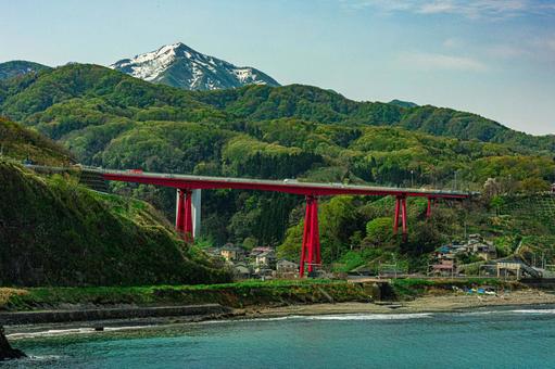 恋人岬から眺める米山大橋と霊峰米山2 恋人岬から眺める米山大橋と霊峰米山2 米山,霊峰米山,恋人岬の写真素材