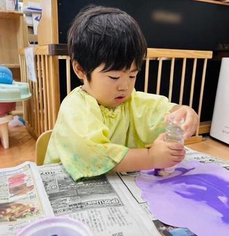 子供 絵の具 工作 子供 絵の具 工作 人物,子供,絵の具の写真素材