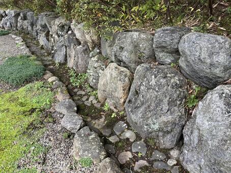 自然石の土留め（飯能市・能仁寺境内） 土留め,擁壁,空石積みの写真素材