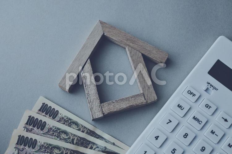 木製の家と住宅ローン 家,住宅,住宅ローンの写真素材
