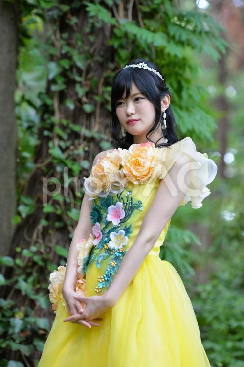 ウエディングドレスを着た女性 r148 bridal,love,お姉さんの写真素材