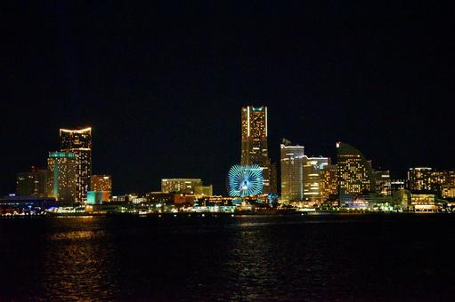 横浜の夜景(フェリーから) 横浜の夜景(フェリーから) 横浜,夜景,みなとみらいの写真素材