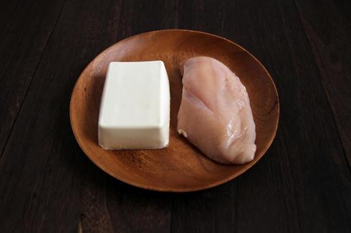 豆腐と鶏肉の生素材 豆腐と鶏肉の生素材 豆腐,鶏肉,生肉の写真素材