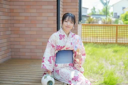笑顔の浴衣の女性 笑顔の浴衣の女性 女性,浴衣,和装の写真素材