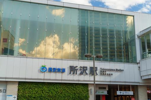 所沢駅 所沢駅,西武鉄道,窓の反射の写真素材