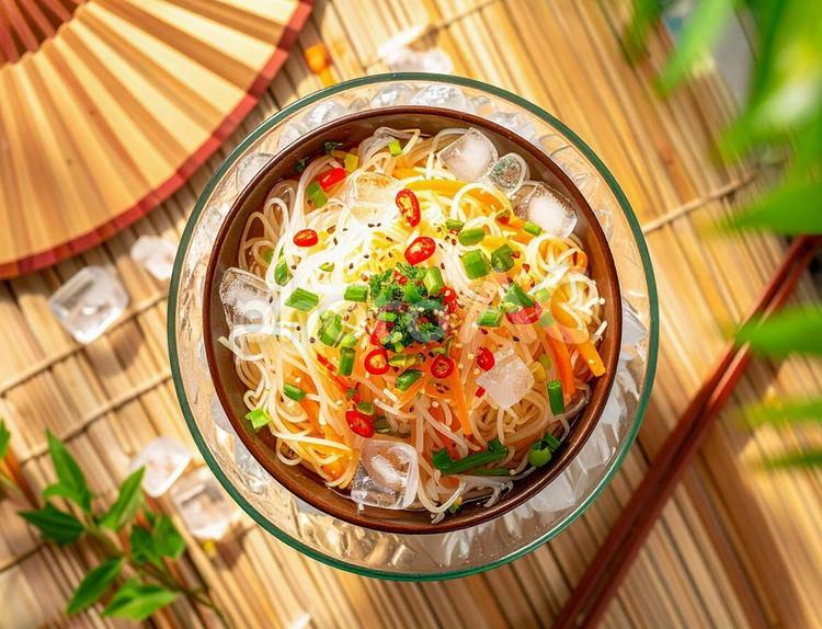 夏の冷やし麺と和風テーブルコーデ 冷やし麺,そうめん,夏の写真素材