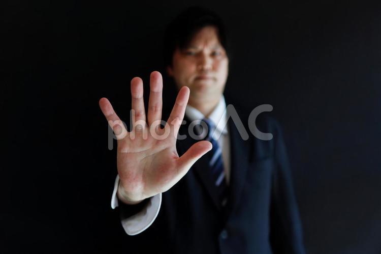 手を差し出すビジネスマン ビジネスマン,手,スーツの写真素材