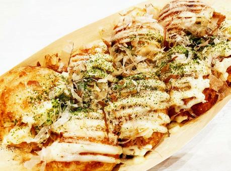出来立ての美味しそうなたこ焼き 出来立ての美味しそうなたこ焼き たこ焼き,昼ご飯,ランチの写真素材
