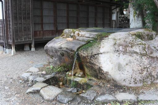 白川郷の岩から湧く清水 白川郷,岐阜県,飛騨の写真素材