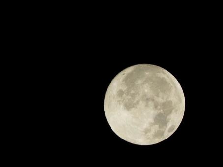 2025年10月6日の月6 2025年10月6日の月6 月,中秋の名月,十五夜の写真素材