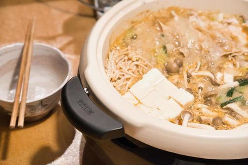 冬には熱々のきのこ鍋を 鍋料理,冬,旬の味覚の写真素材