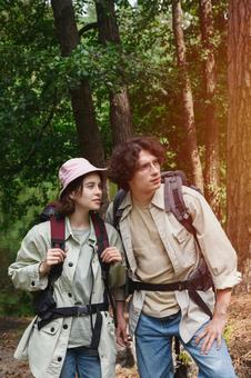 木立の中の二人のキャンパー 男女,外国人,登山の写真素材