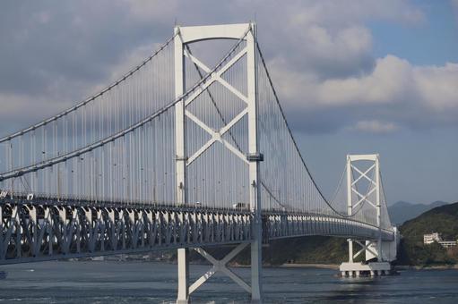 鳴門海峡大橋のかかる風景 鳴門海峡大橋,風景,海の写真素材