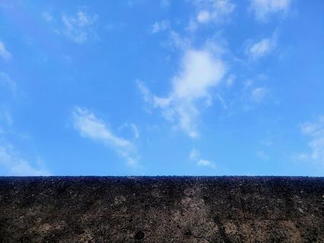 夏の終わりの空4 夏の終わりの空4 空,コンクリート,壁の写真素材