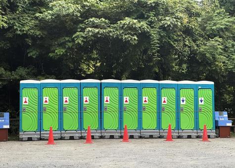 仮説トイレ 仮設トイレ,トイレ,屋外の写真素材