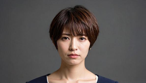 少し不機嫌な若い女性2 少し不機嫌な若い女性2の写真