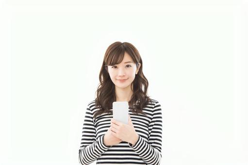 若い女性 ボーダー スマートフォン 若い女性 ボーダー スマートフォンの写真
