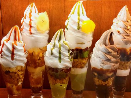 クリームパフェ　食品サンプル　喫茶店 クリームパフェ,パフェ,食品サンプルの写真素材