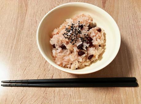 ごましおがのった赤飯 赤飯,御祝い,御膳の写真素材