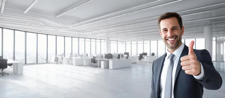 グッドサインを出す西洋人ビジネスマンの写真