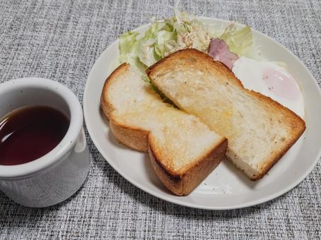 トーストの朝ごはん トーストの朝ごはん トースト,食パン,パンの写真素材