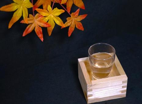 秋の日本酒③(左空き) 秋の日本酒③(左空き) 酒,枡,コップの写真素材