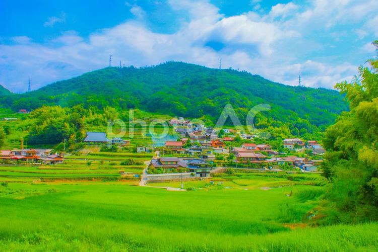 田舎の青い空と村 田舎,村,山の写真素材