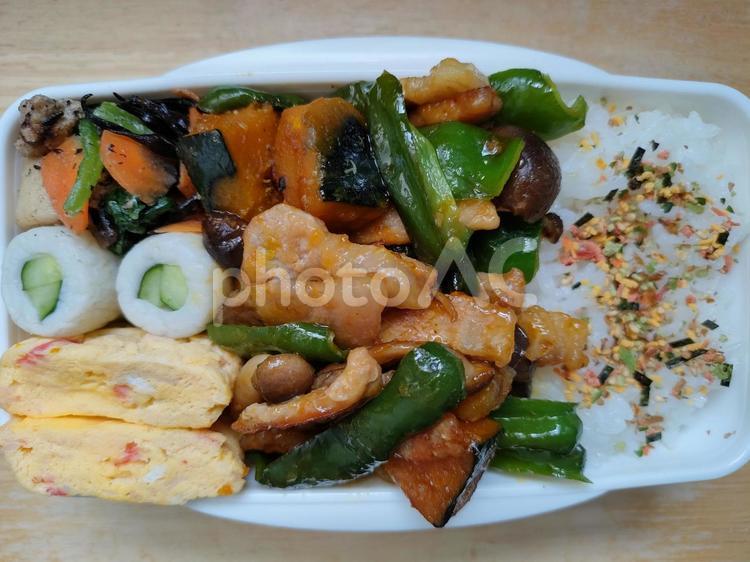 豚ロースかぼちゃ炒め弁当！ お弁当,お昼ごはん,お昼の写真素材