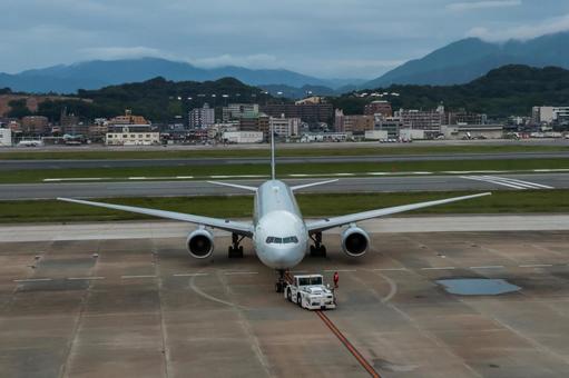 静かな秋の午後　福岡空港 飛行機,航空機,旅客機の写真素材