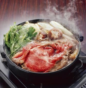 いいお肉を使ったすき焼き いいお肉を使ったすき焼き すき焼き,食べごろ,ぐつぐつの写真素材