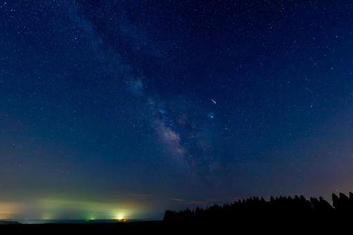 真夏の星空 真夏の星空 天の川,夏の大三角,満天の星空の写真素材