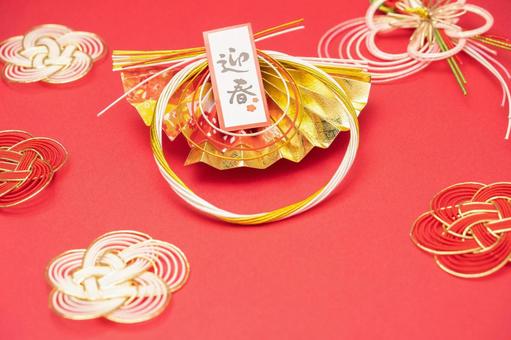 赤背景に映える迎春の水引飾りと和風背景 正月,迎春,新年の写真素材