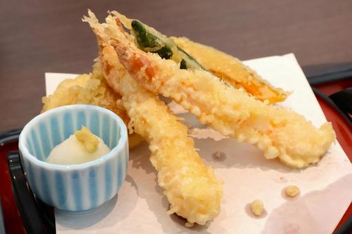 美味しそうな天ぷら盛り合わせ　和食定食　 天ぷら,盛り合わせ,美味しそうの写真素材