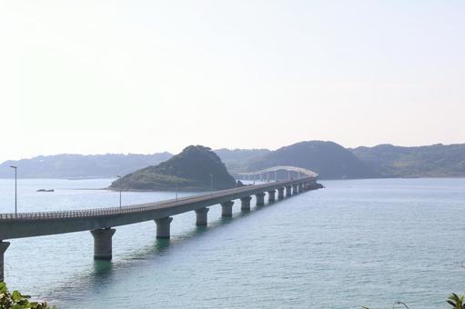 角島と角島大橋 角島と角島大橋の写真