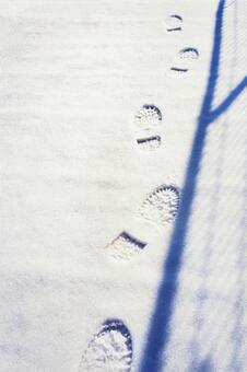 雪の上の足跡1 冬,冷たい,軌跡の写真素材